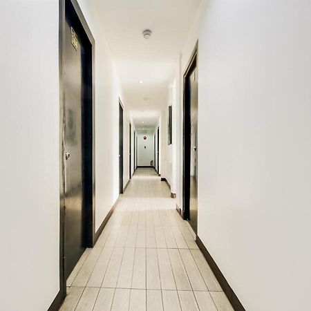 Oyo 895 Golden Majestic Pension Inn Манила Экстерьер фото