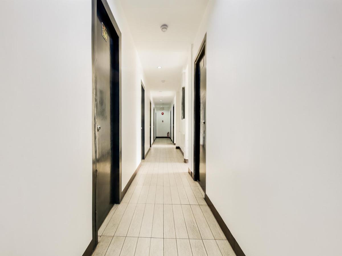 Oyo 895 Golden Majestic Pension Inn Манила Экстерьер фото