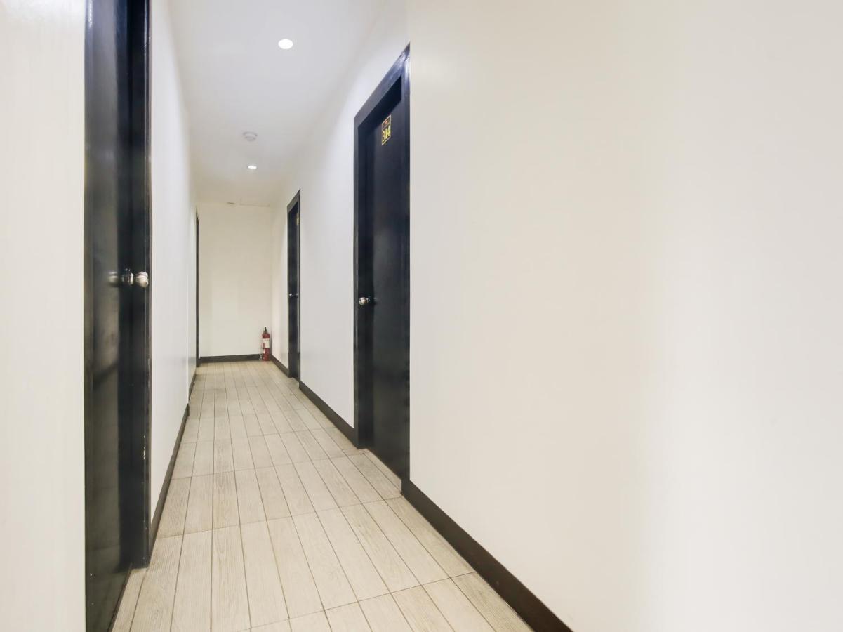 Oyo 895 Golden Majestic Pension Inn Манила Экстерьер фото