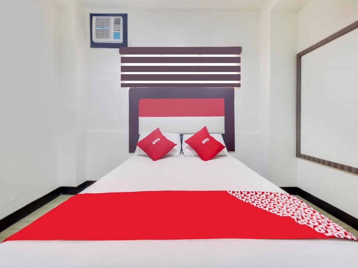Oyo 895 Golden Majestic Pension Inn Манила Экстерьер фото