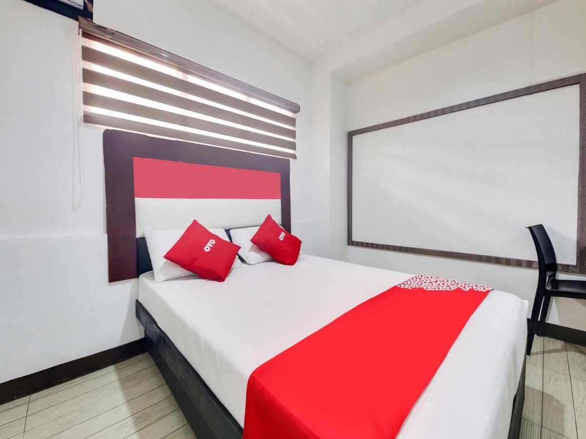 Oyo 895 Golden Majestic Pension Inn Манила Экстерьер фото