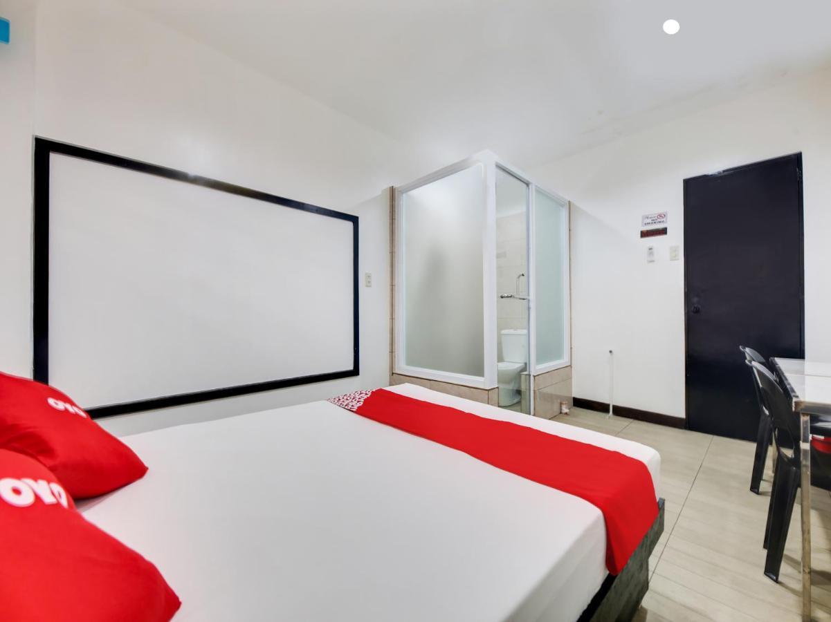 Oyo 895 Golden Majestic Pension Inn Манила Экстерьер фото