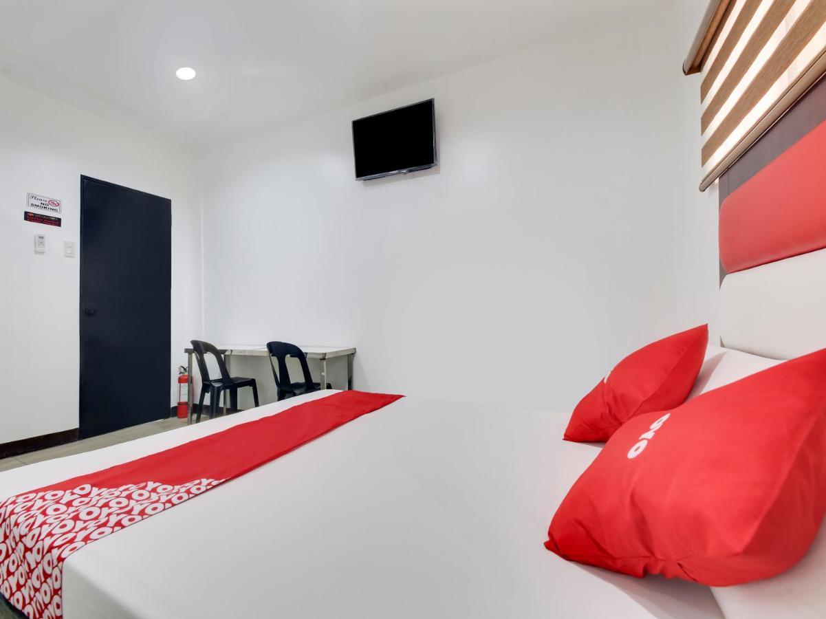 Oyo 895 Golden Majestic Pension Inn Манила Экстерьер фото