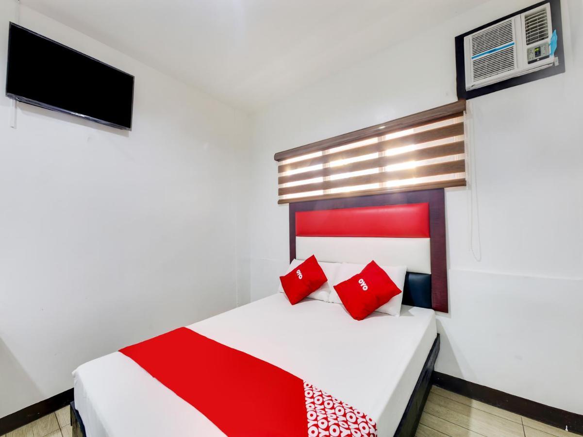 Oyo 895 Golden Majestic Pension Inn Манила Экстерьер фото