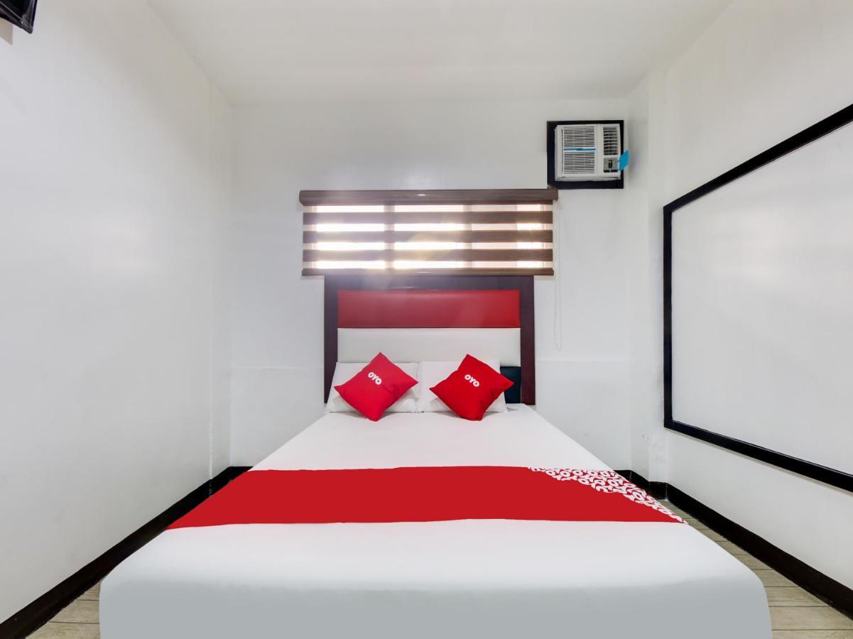 Oyo 895 Golden Majestic Pension Inn Манила Экстерьер фото