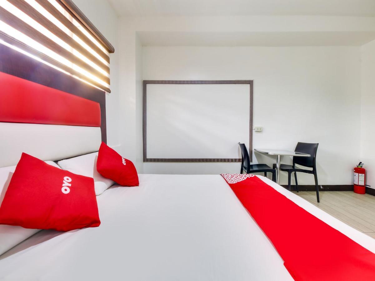 Oyo 895 Golden Majestic Pension Inn Манила Экстерьер фото