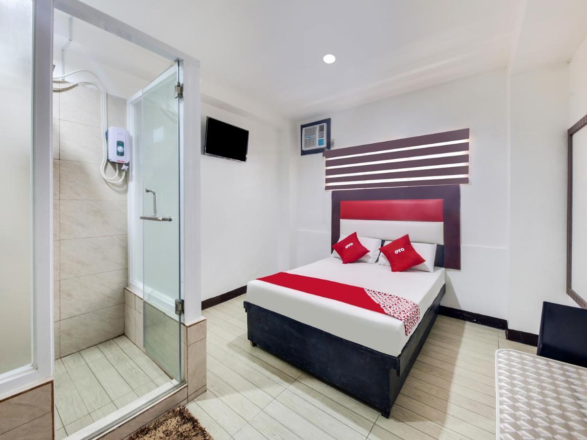 Oyo 895 Golden Majestic Pension Inn Манила Экстерьер фото