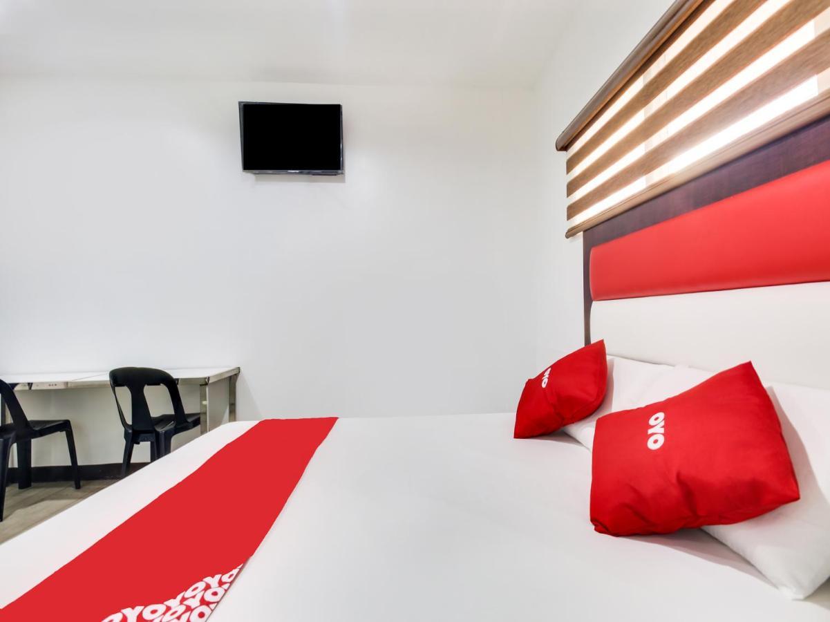 Oyo 895 Golden Majestic Pension Inn Манила Экстерьер фото