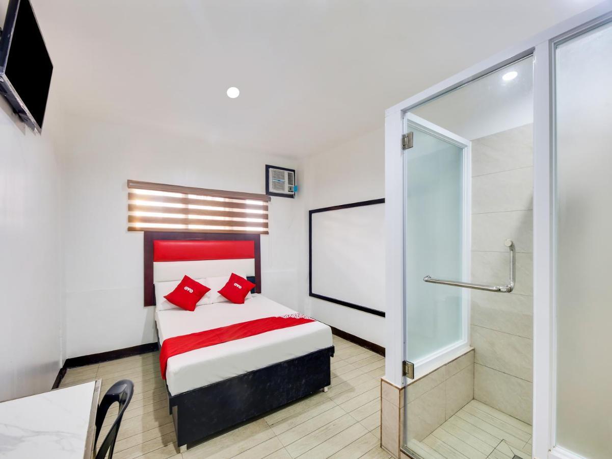 Oyo 895 Golden Majestic Pension Inn Манила Экстерьер фото