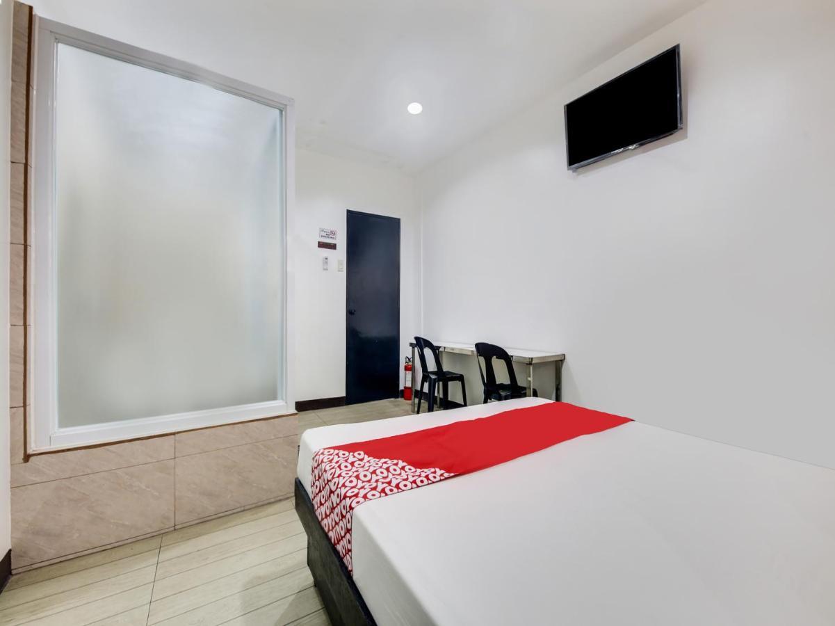 Oyo 895 Golden Majestic Pension Inn Манила Экстерьер фото